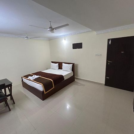K V Suites Kochi Екстер'єр фото