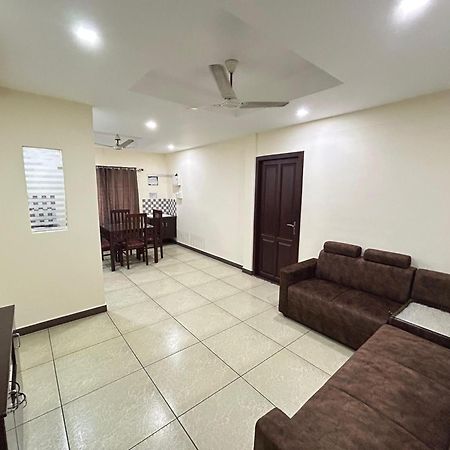 K V Suites Kochi Екстер'єр фото