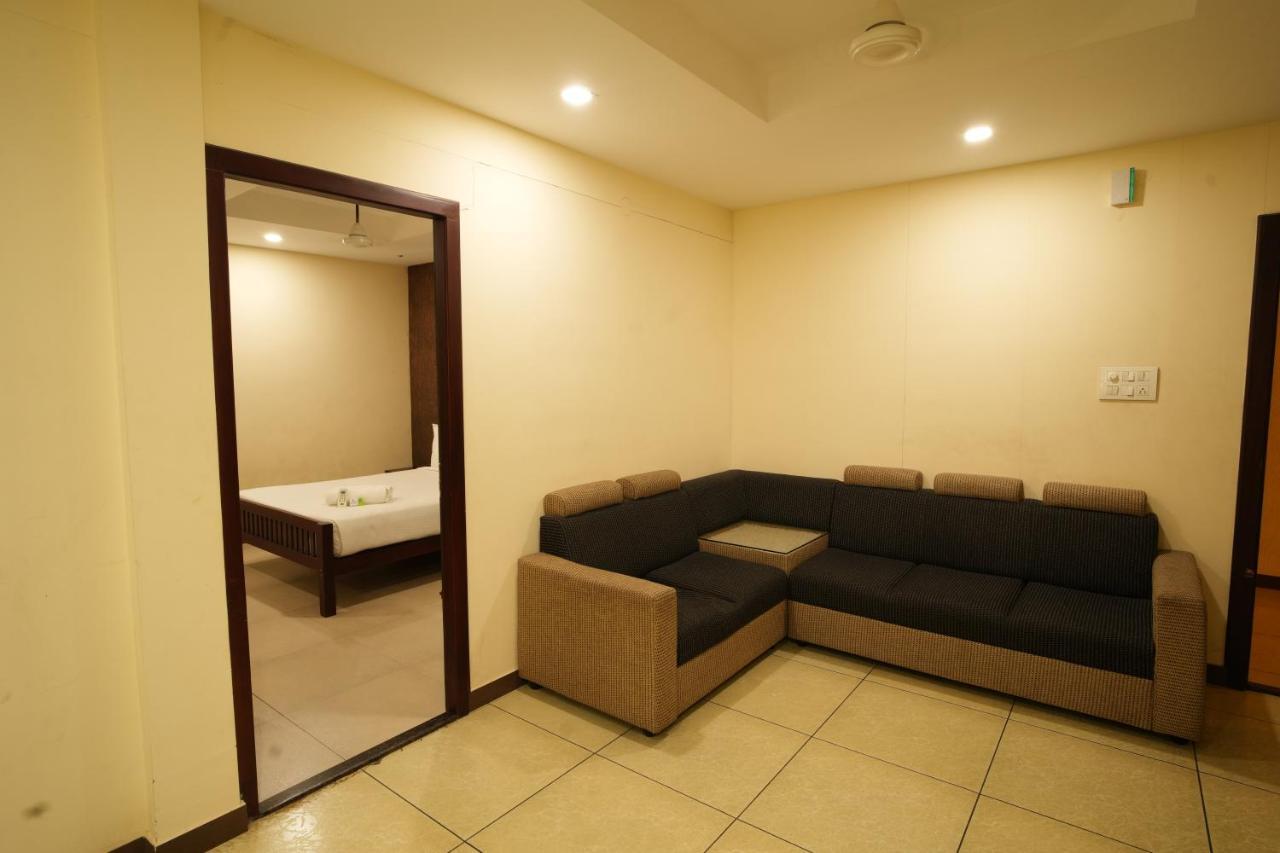 K V Suites Kochi Екстер'єр фото