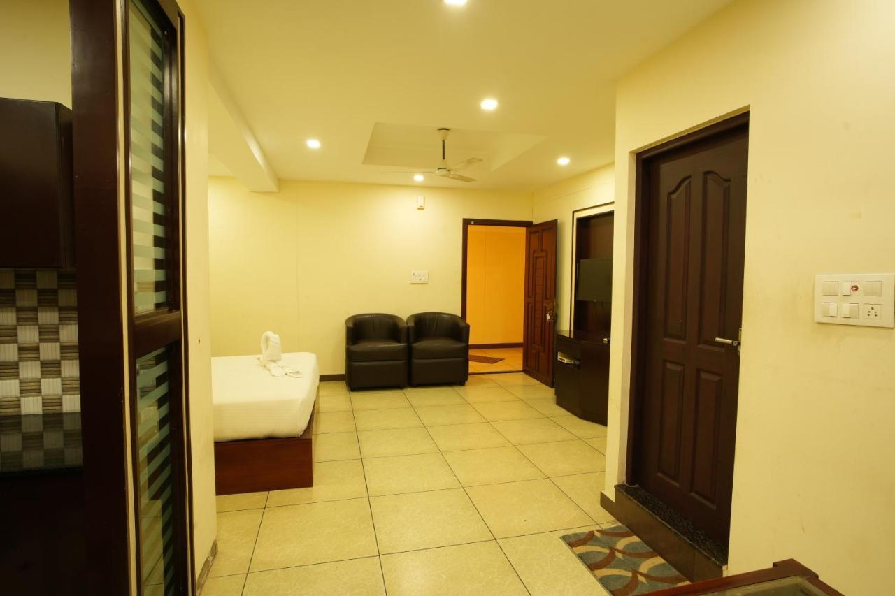 K V Suites Kochi Екстер'єр фото