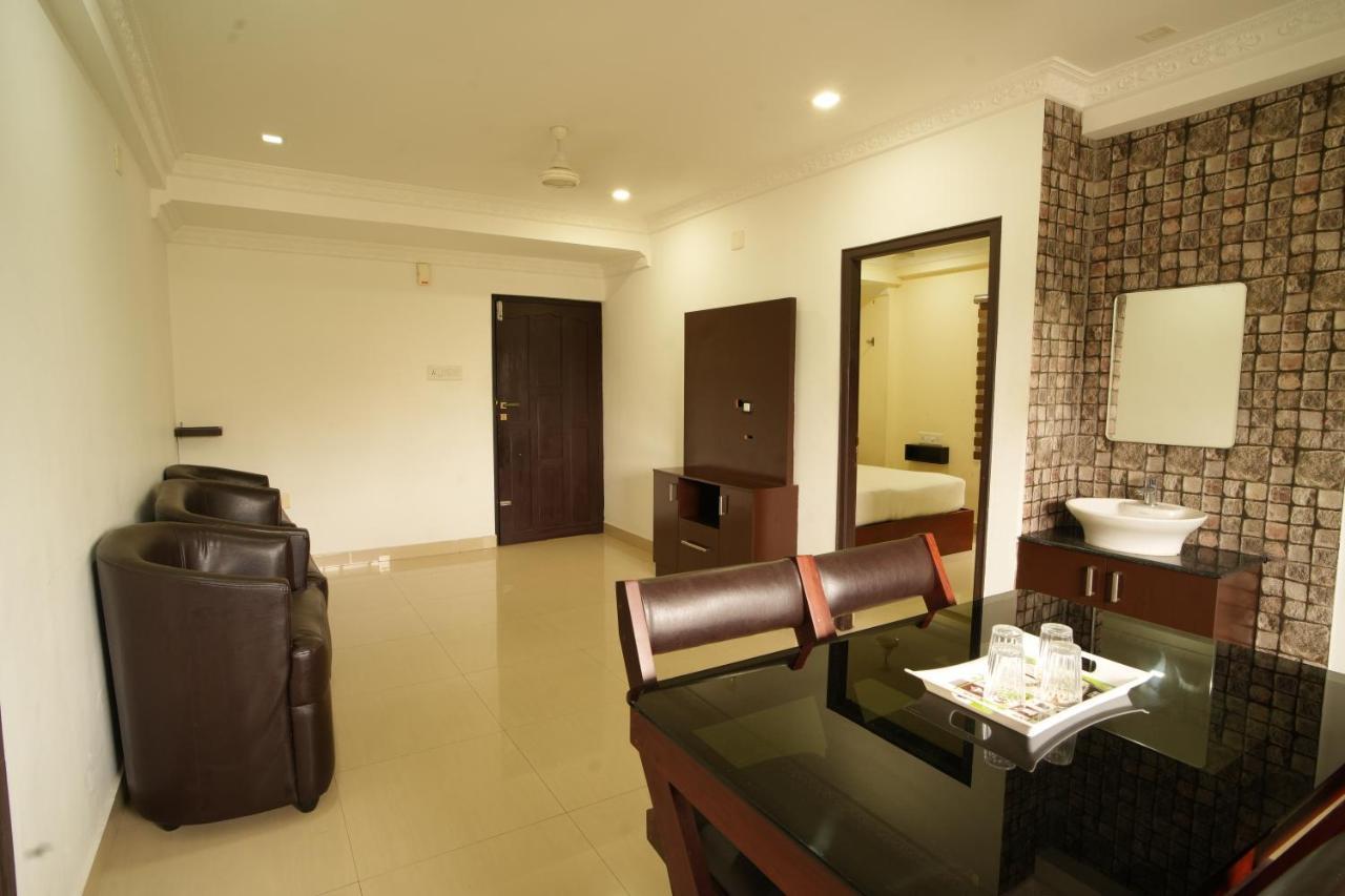 K V Suites Kochi Екстер'єр фото