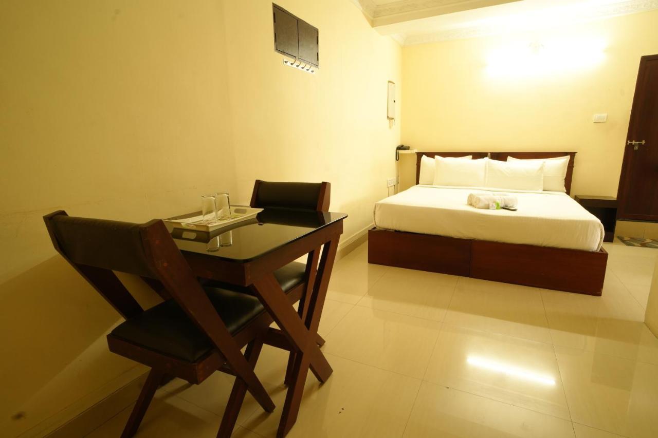 K V Suites Kochi Екстер'єр фото