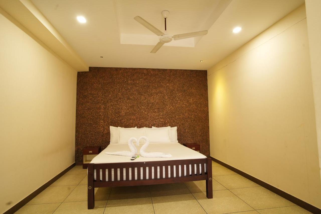K V Suites Kochi Екстер'єр фото