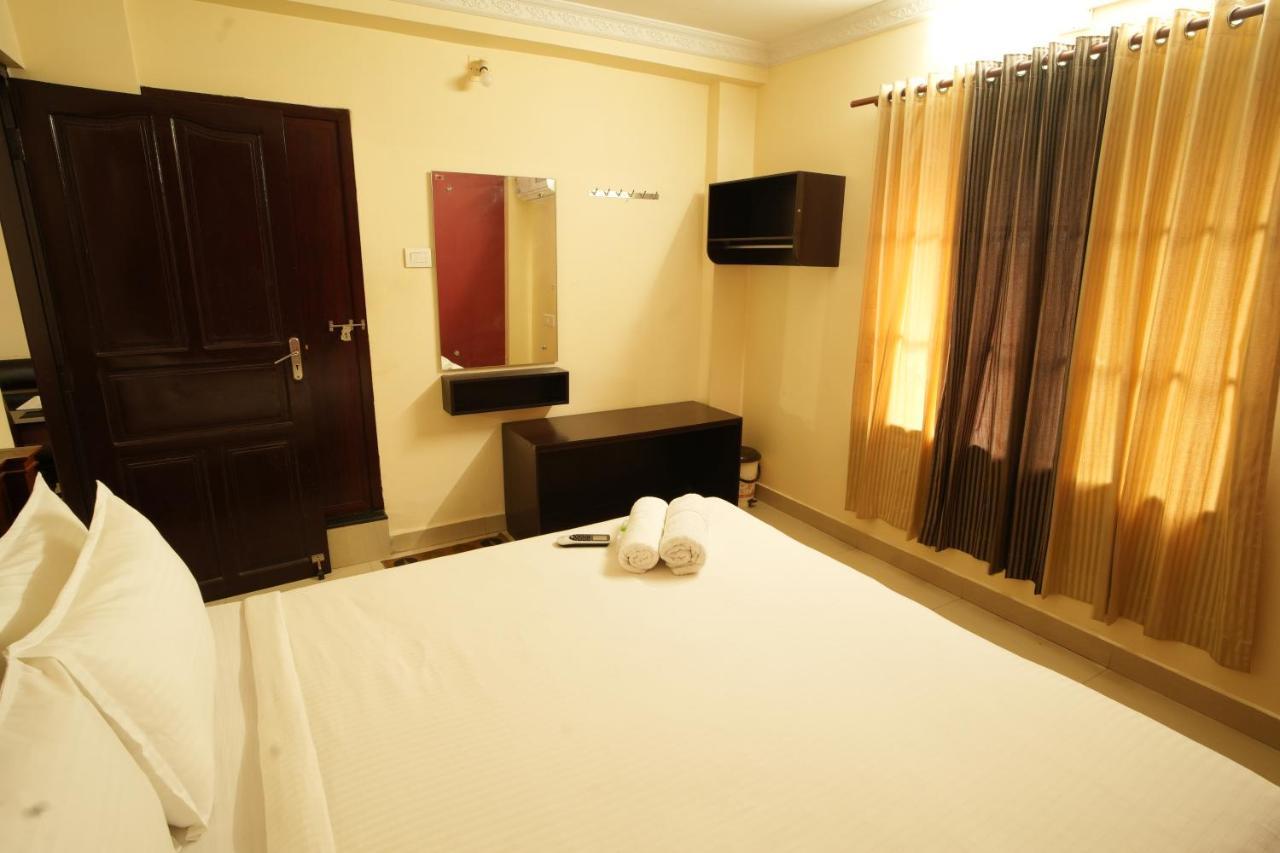 K V Suites Kochi Екстер'єр фото
