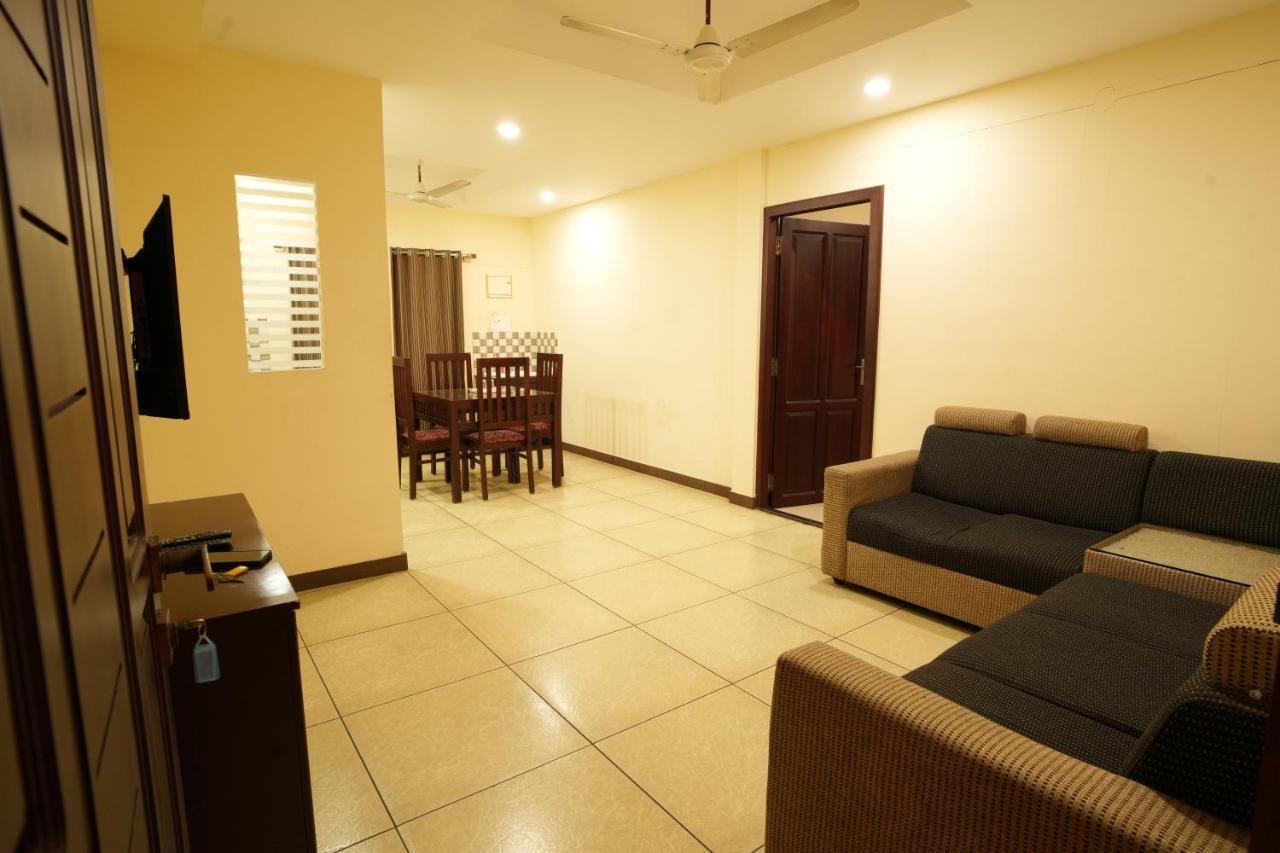 K V Suites Kochi Екстер'єр фото