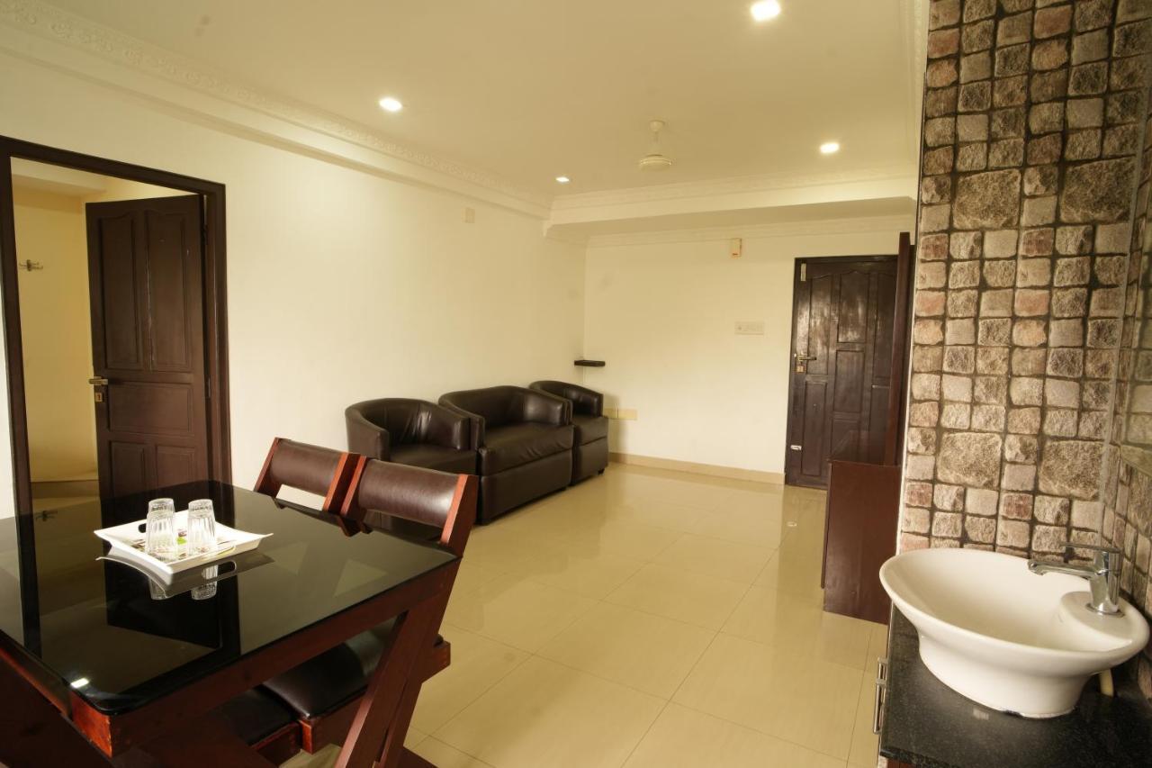 K V Suites Kochi Екстер'єр фото