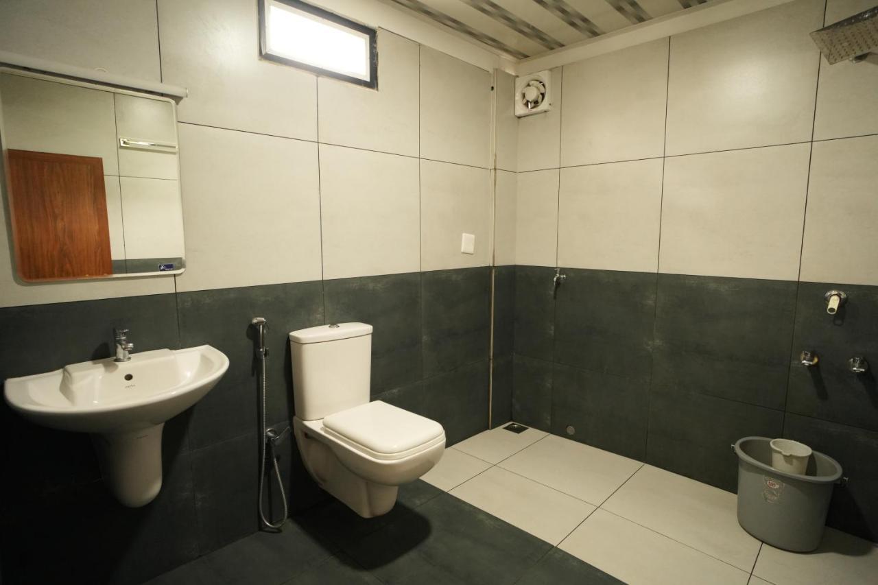 K V Suites Kochi Екстер'єр фото