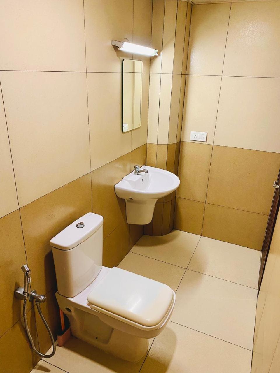K V Suites Kochi Екстер'єр фото