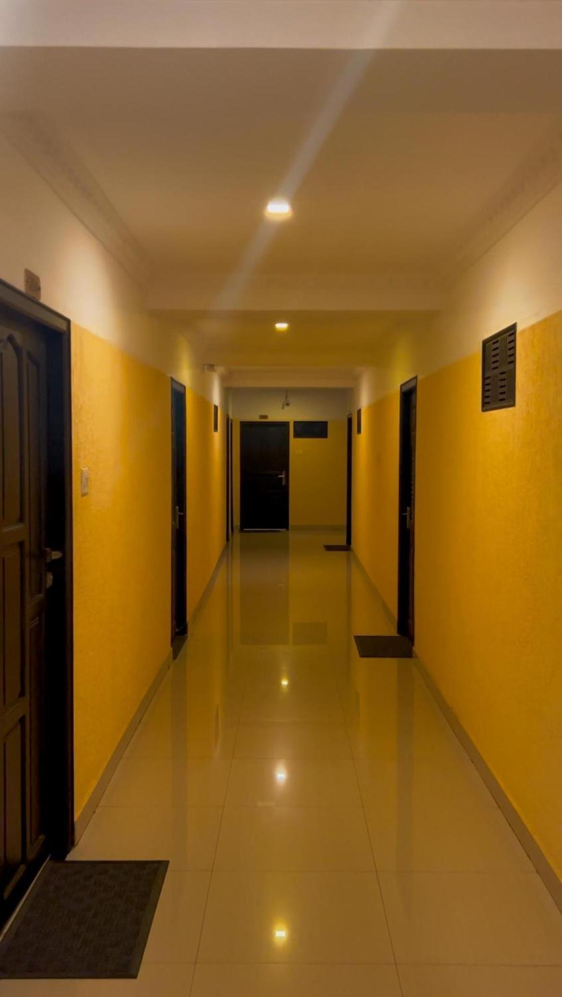 K V Suites Kochi Екстер'єр фото
