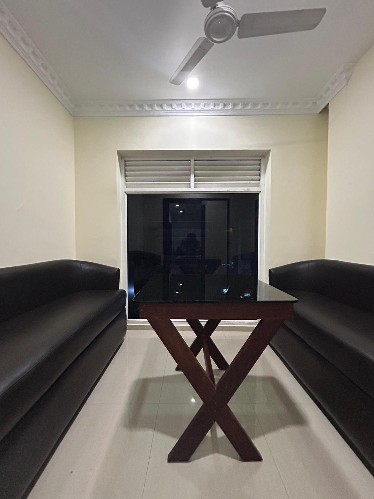 K V Suites Kochi Екстер'єр фото