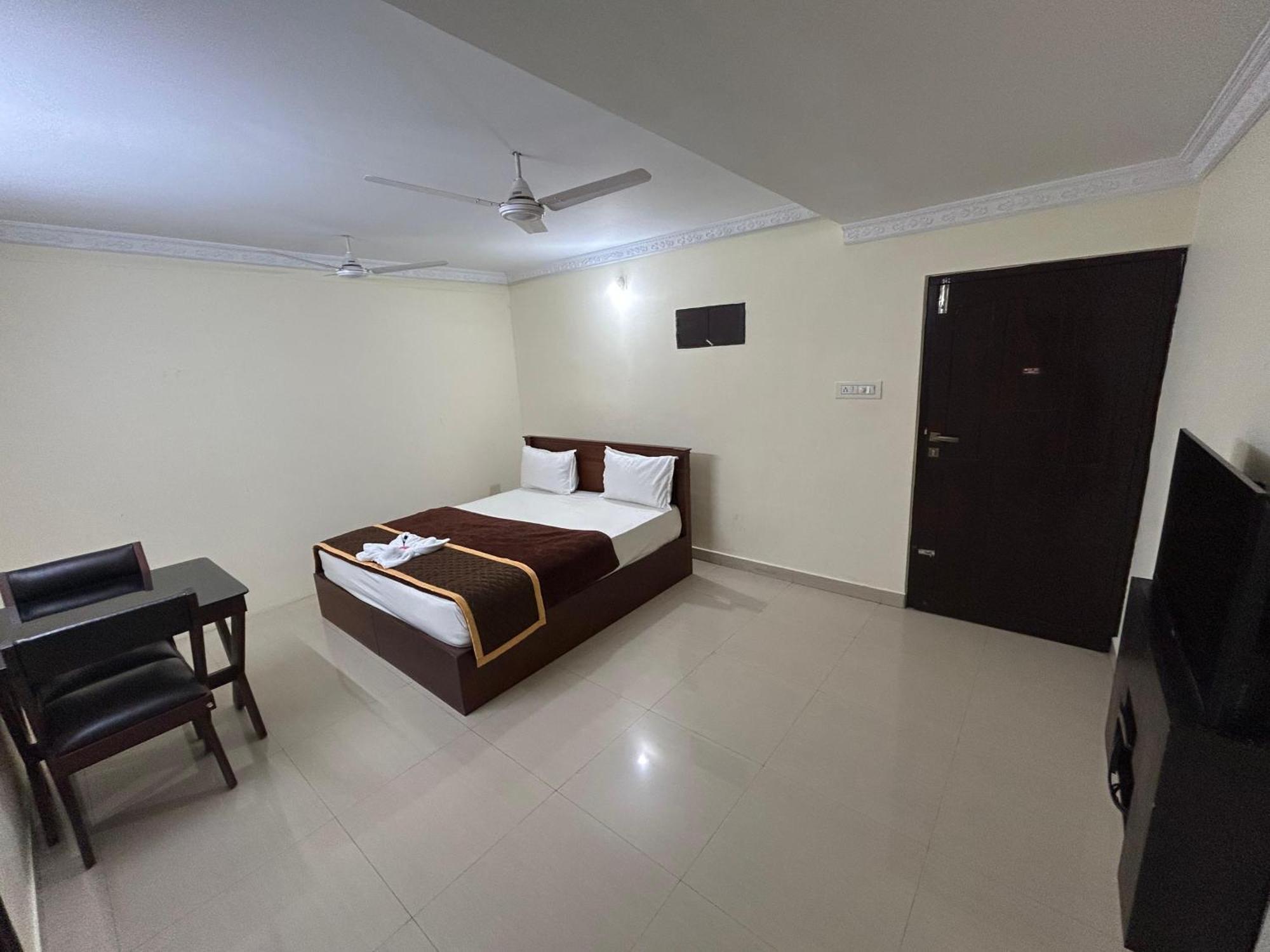 K V Suites Kochi Екстер'єр фото