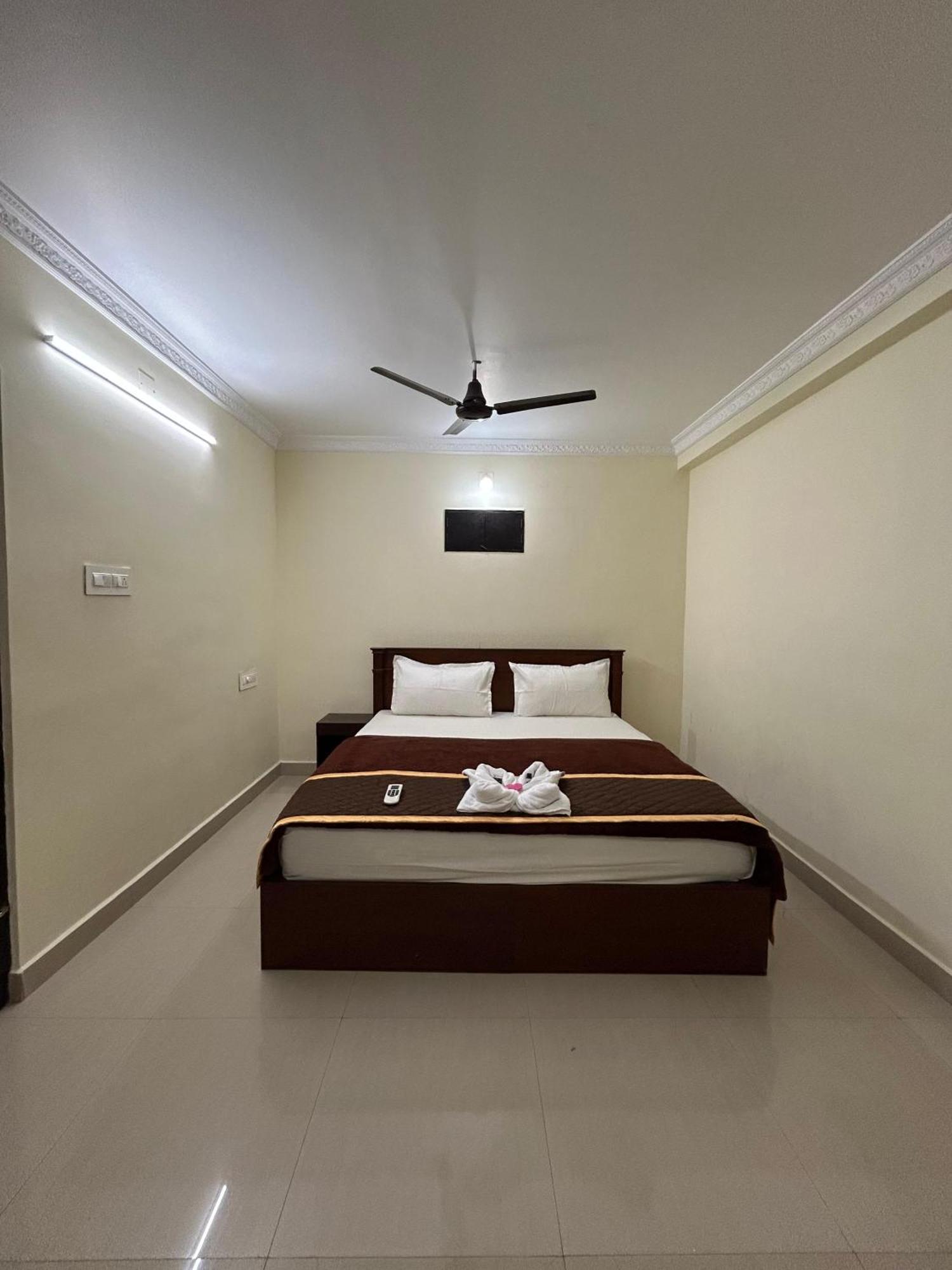 K V Suites Kochi Екстер'єр фото