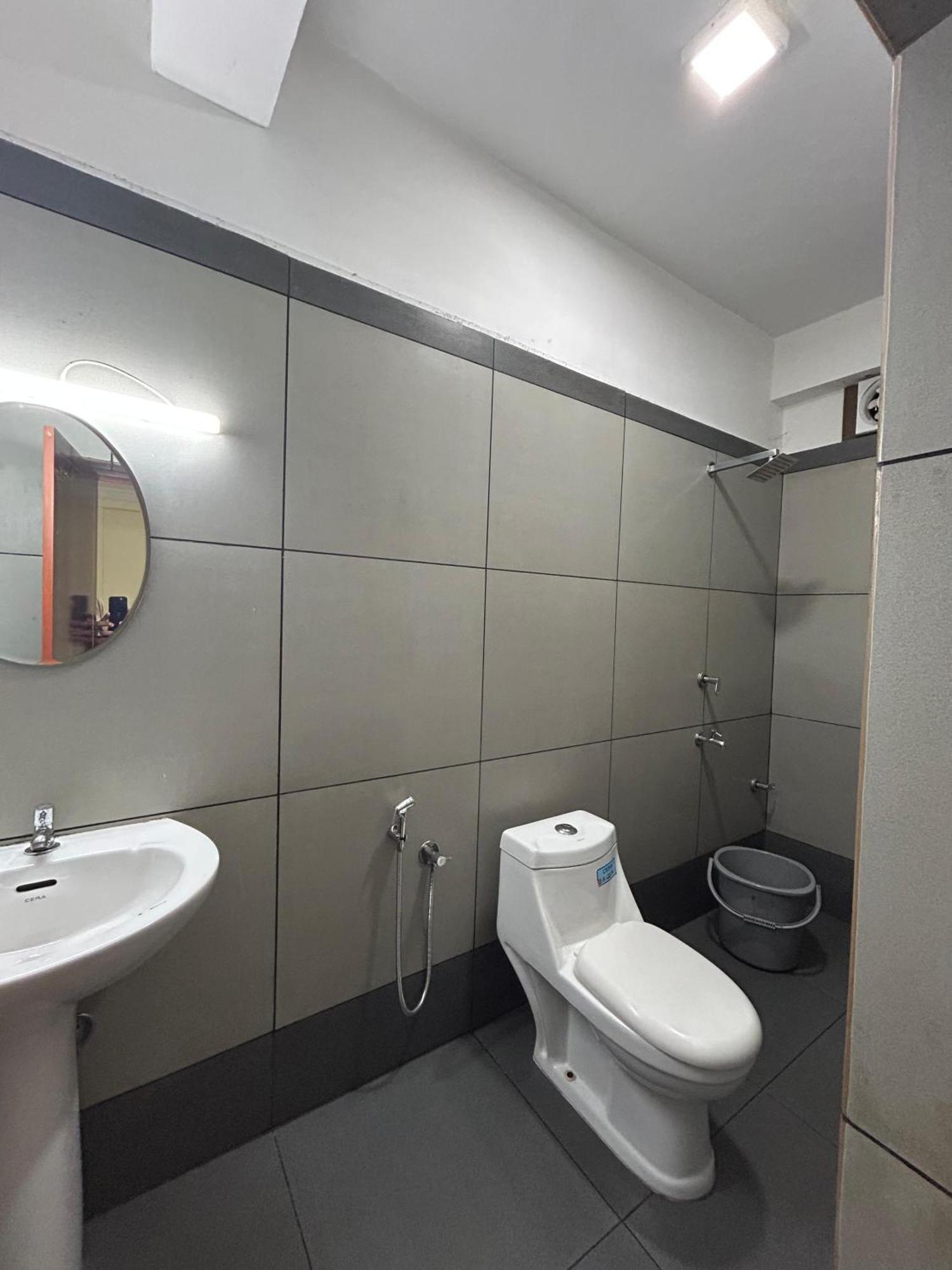 K V Suites Kochi Екстер'єр фото