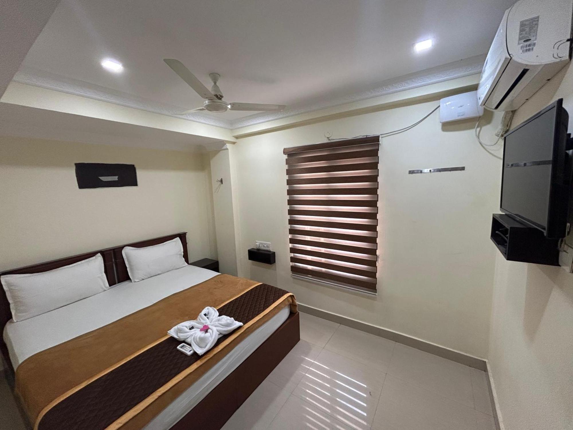 K V Suites Kochi Екстер'єр фото